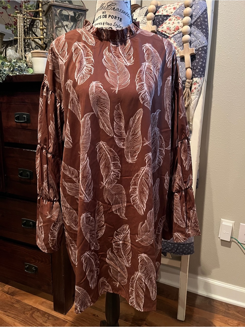 GeeGee Brown White Feather Shift Short Dress